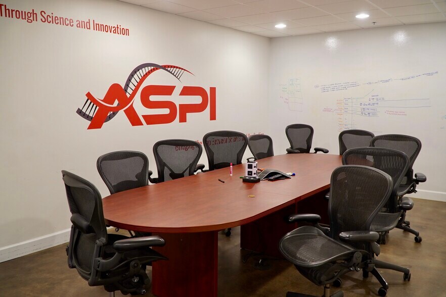 More Photos Of 5850 W Cypress St, Tampa Office For Lease