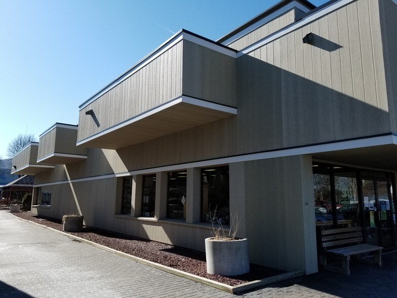 More Photos Of 140 Village Sq, Painted Post Storefront Retail Office For Sale