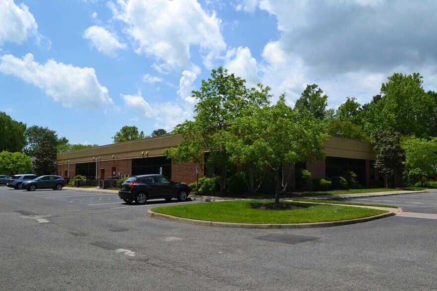 More Photos Of 21 Manhattan Sq, Hampton Office For Sale