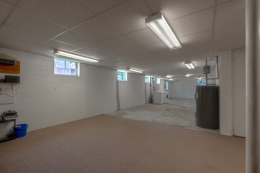 More Photos Of 3042 Brambleton Ave, Roanoke Office Residential For Sale