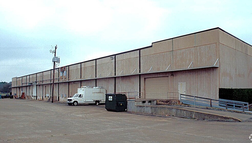 More Photos Of 1751-1765 Stebbins Dr, Houston Truck Terminal For Lease