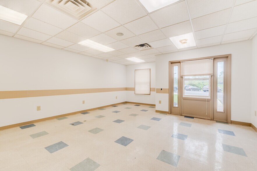 More Photos Of 860 NW Washington Blvd, Hamilton Medical For Sale