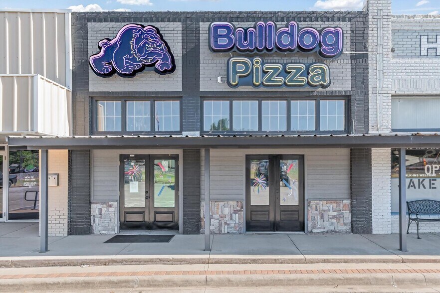 More Photos Of 111 NE Front St, Edgewood Storefront For Sale