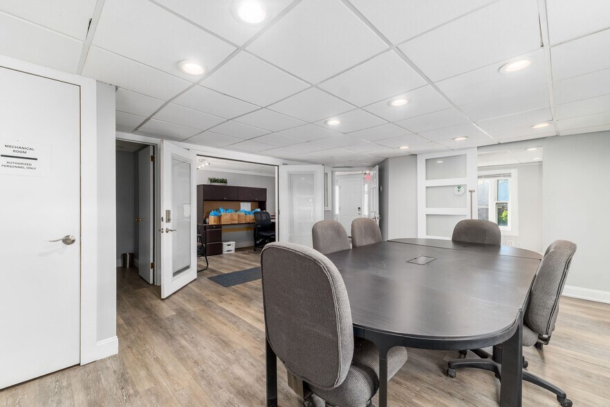 More Photos Of 545 E Main St, Lancaster Office Residential For Sale