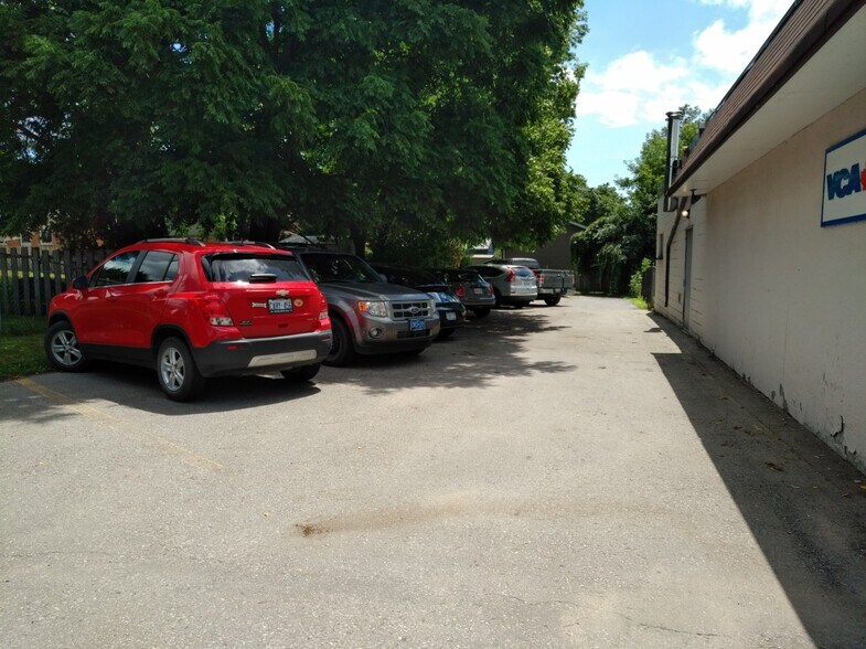 More Photos Of 421 Dundas St E, Whitby Freestanding For Lease