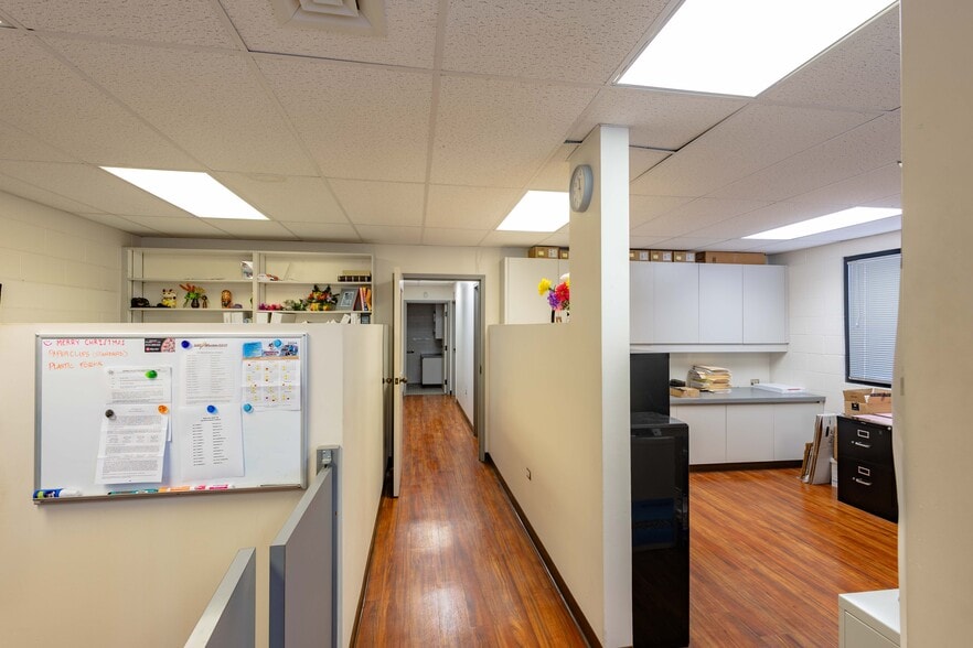 More Photos Of 99-1392 Koaha Pl, Honolulu Warehouse For Sale