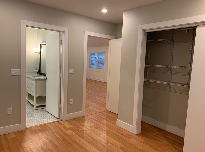 More Photos Of 1601 Holly St, Austin Medical For Lease