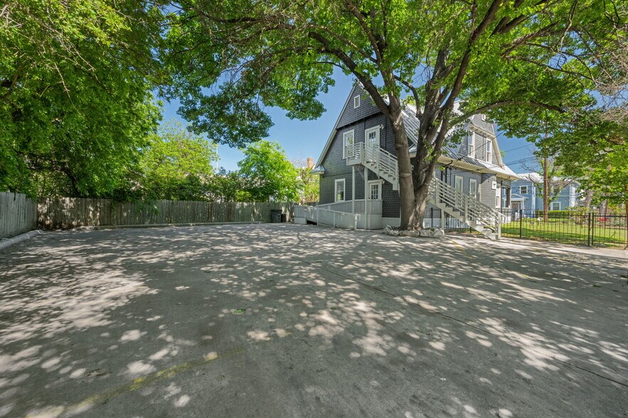 More Photos Of 801 E Quincy St, San Antonio Office Residential For Lease