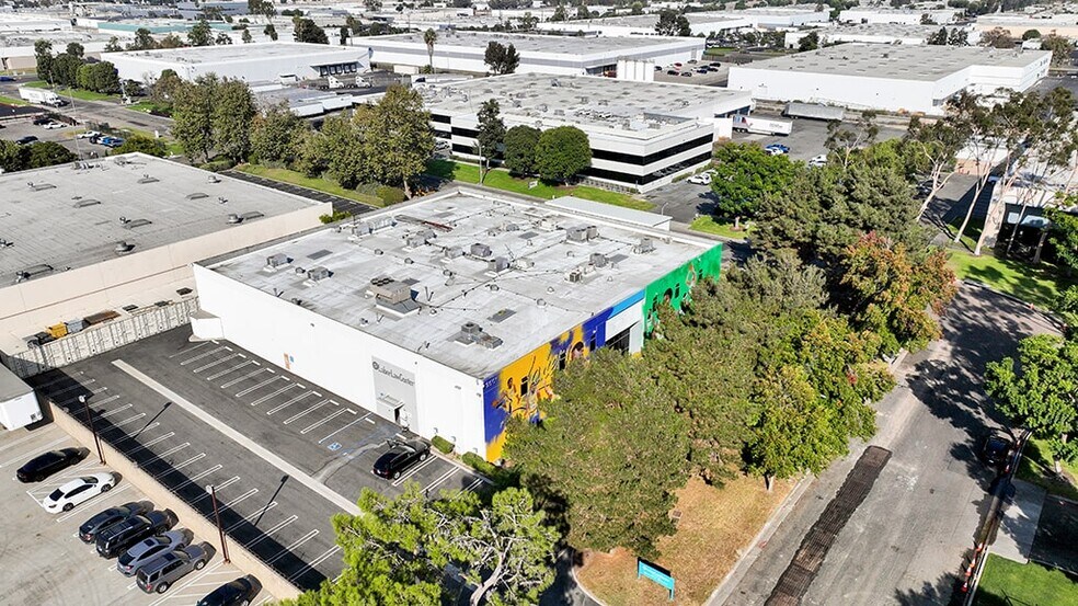 More Photos Of 3501 W Garry Ave, Santa Ana Warehouse For Lease