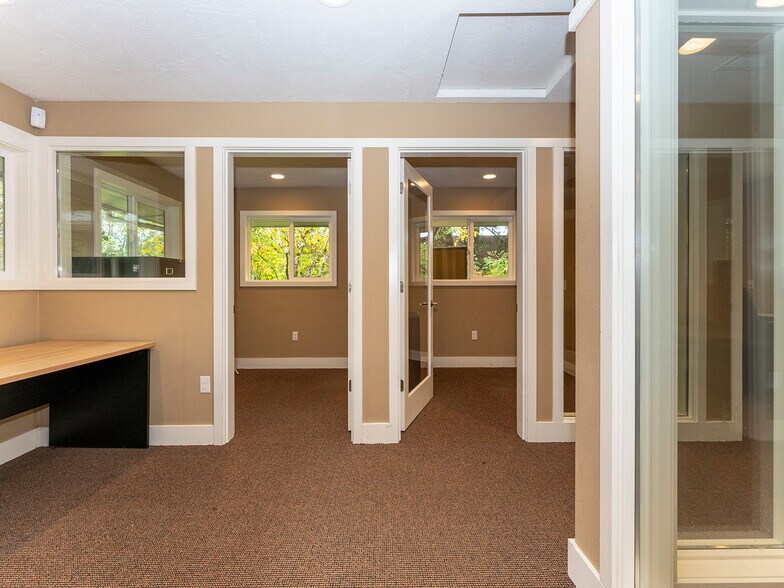 More Photos Of 7060 SW Beveland Rd, Portland Office For Sale