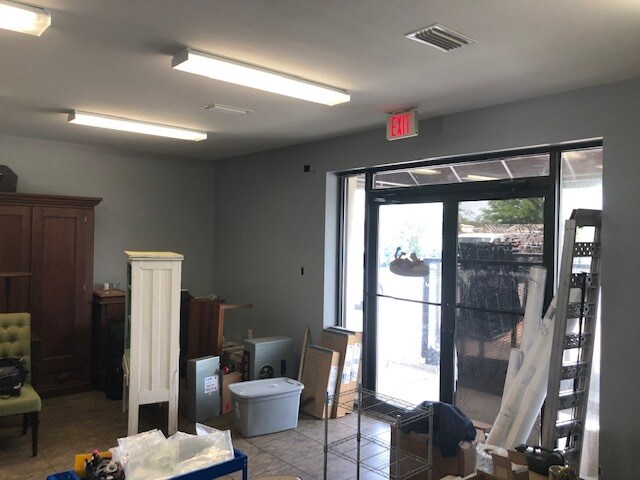 More Photos Of 48 Commerce Ln, Freeport Warehouse For Lease