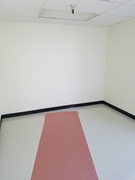 More Photos Of 190 N Arrowhead Ave, Rialto Warehouse For Lease