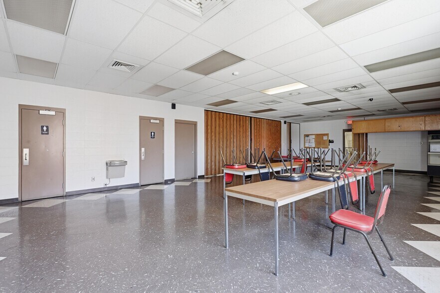 More Photos Of 117 E 4th St, Joplin Office For Sale