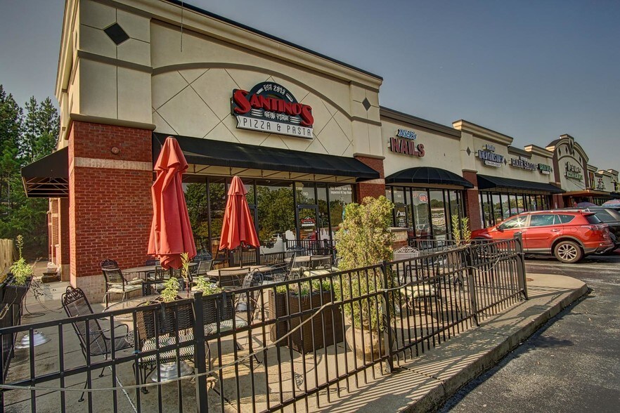 More Photos Of 12910 Highway 92, Woodstock Storefront For Lease