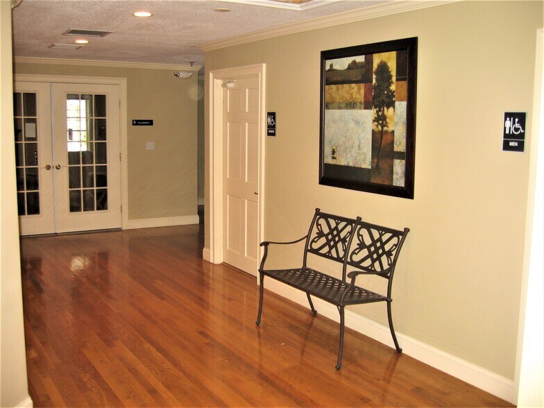 More Photos Of 348 Boston Post Rd, Sudbury Storefront Retail Office For Lease