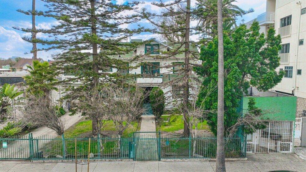 More Photos Of 1470 W Adams Blvd, Los Angeles Apartments For Sale