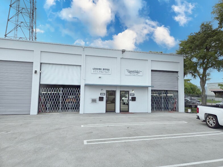 More Photos Of 5220-5296 NW 163rd St, Miami Lakes Warehouse For Lease