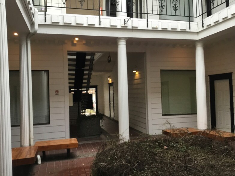 More Photos Of 8833 Pacific Ave, Tacoma Office For Sale