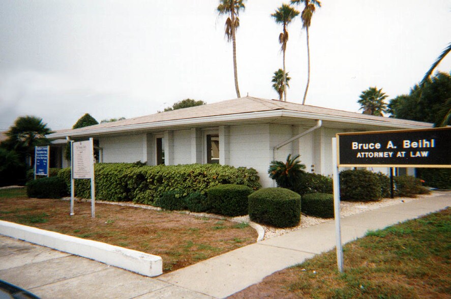 Primary Photo Of 1601 Rickenbacker Dr, Sun City Center Medical For Lease