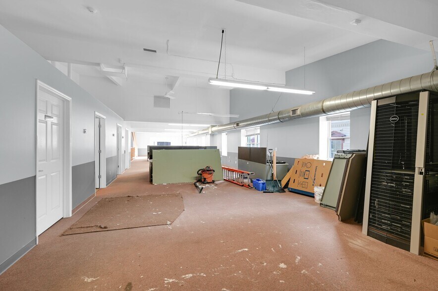 More Photos Of 170-172 Spring St, Newton Office For Sale