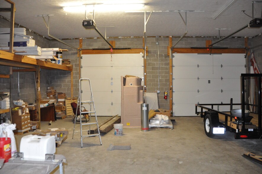 More Photos Of 869 W 2nd St, Xenia Showroom For Lease