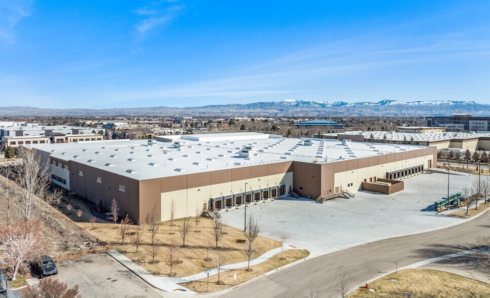 More Photos Of 2499 E Pine Ave, Meridian Warehouse For Lease