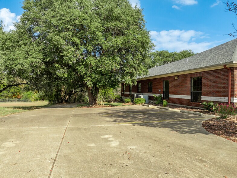 More Photos Of 625 Kennedy Ct, Belton Office For Sale