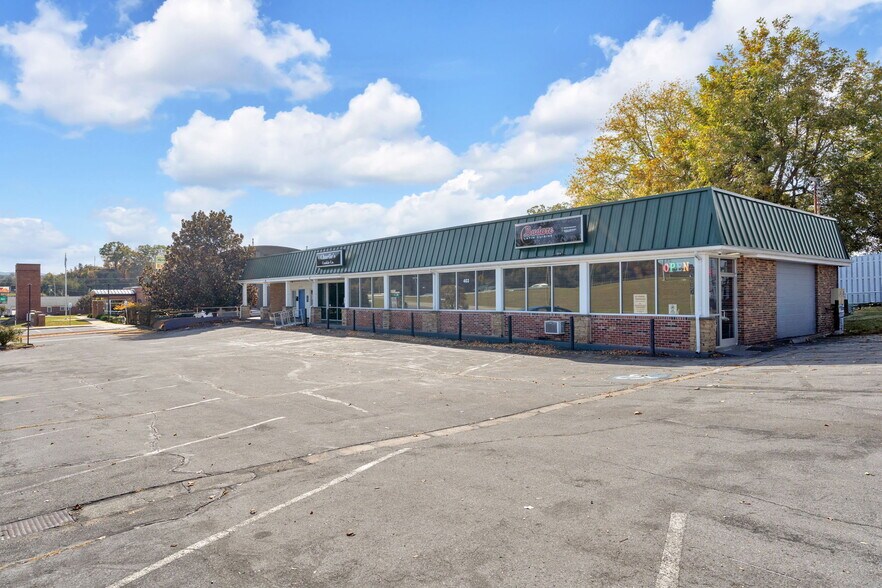 More Photos Of 401 Elm St, Johnson City Freestanding For Sale