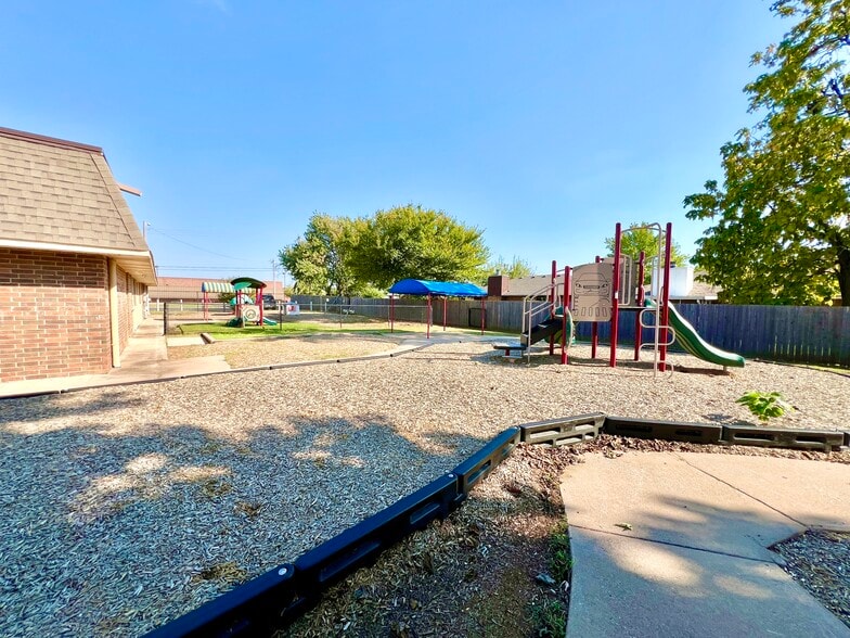 More Photos Of 16301 N Santa Fe Ave, Edmond Daycare Center For Lease