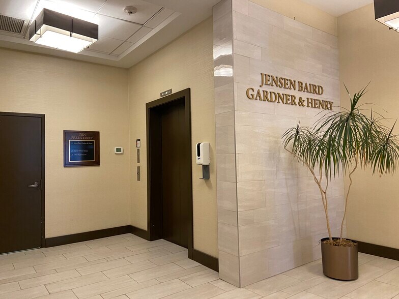 More Photos Of 10 Free St, Portland Office For Lease