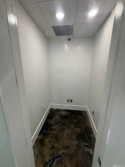 More Photos Of 13730 Cypress Terrace Cir, Fort Myers Medical For Sale