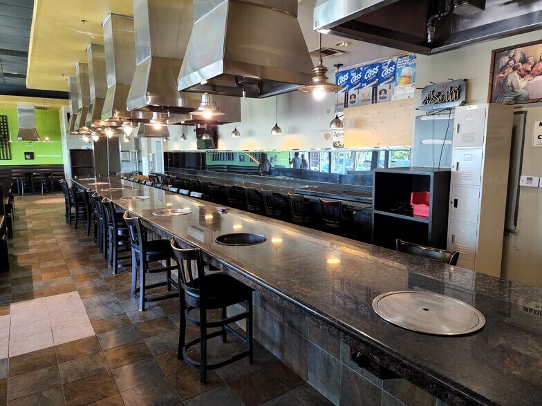 More Photos Of 3719-3731 Foothill Blvd, Glendale Restaurant For Lease