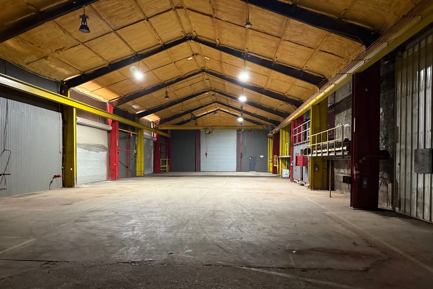 More Photos Of 3024 Commerce St, Port Arthur Warehouse For Sale