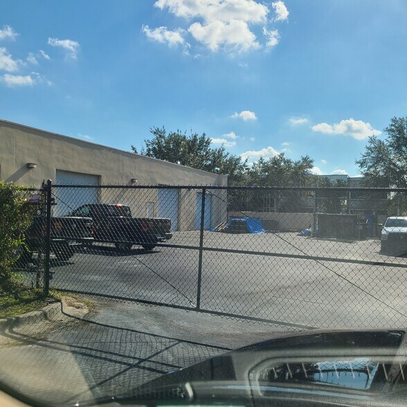 More Photos Of 8623 Commodity Cir, Orlando Flex For Lease