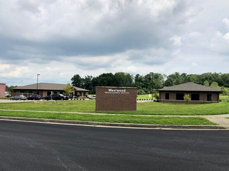 More Photos Of 136 Westwood Blvd, Columbus Office For Sale