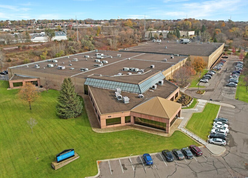 More Photos Of 950 Lake Dr, Chanhassen Manufacturing For Lease