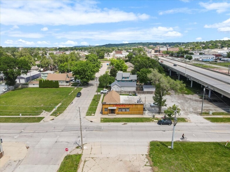 More Photos Of 626 16th Avenue, Council Bluffs General Retail For Sale