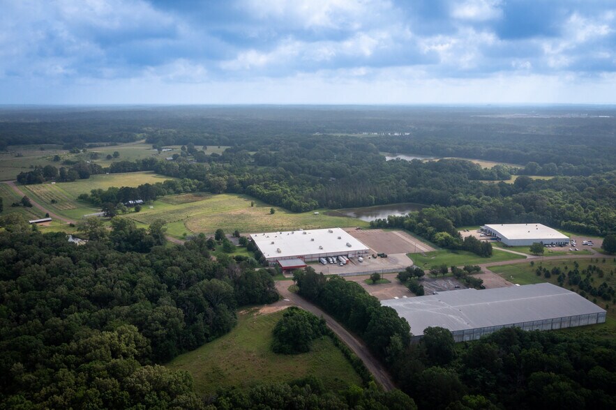 More Photos Of 190 NW Industrial Pky, Jackson Manufacturing For Lease