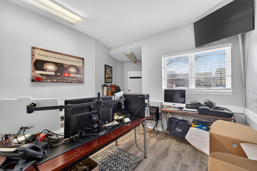 More Photos Of 2001 Capitol dr, Milwaukee Office For Sale