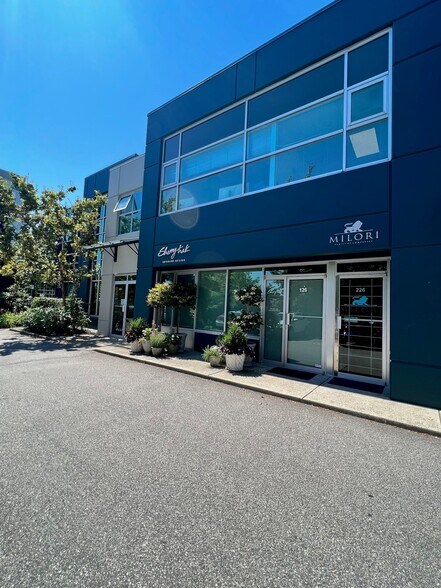 More Photos Of 998 Harbourside Dr, North Vancouver Showroom For Sale