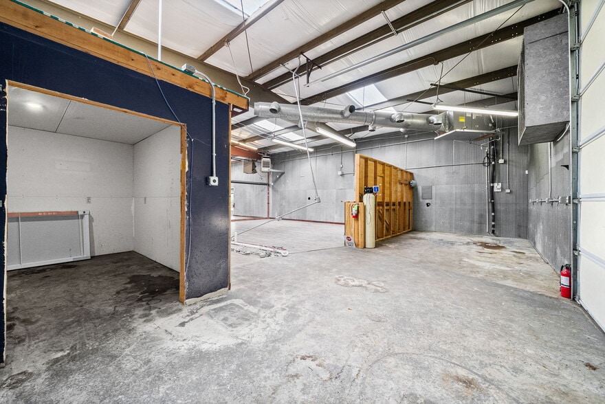 More Photos Of 1761 Jardco Dr, Clarksville Warehouse For Lease