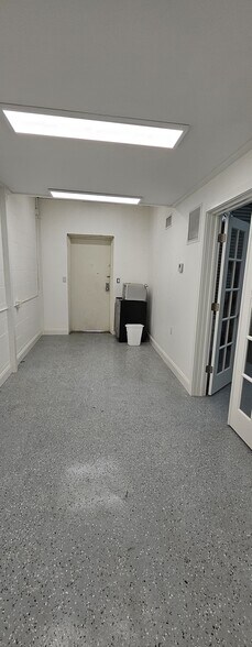 More Photos Of 1133 Industrial Blvd, Naples Manufacturing For Lease