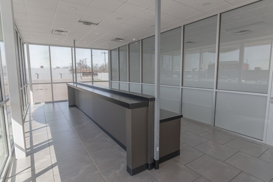 More Photos Of 911 SW 59th St, Oklahoma City Auto Dealership For Sale