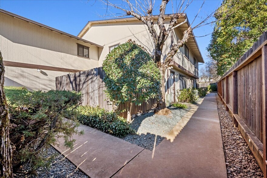 More Photos Of 3337 La Canada Dr, Cameron Park Apartments For Sale