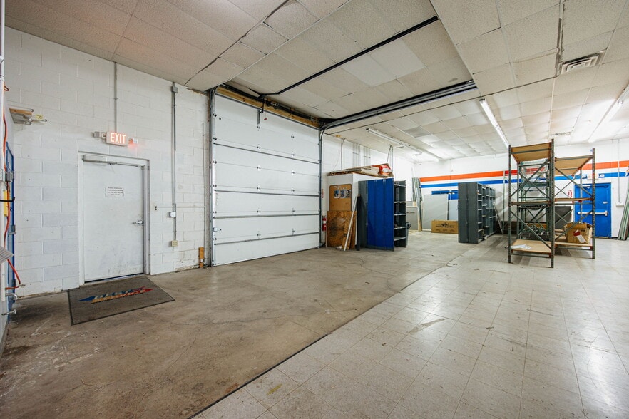 More Photos Of 4011 E Main St, Columbus Freestanding For Lease