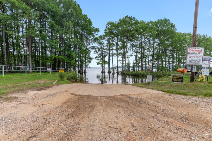 More Photos Of 7415 N State Line Rd, Karnack Trailer Camper Park For Sale