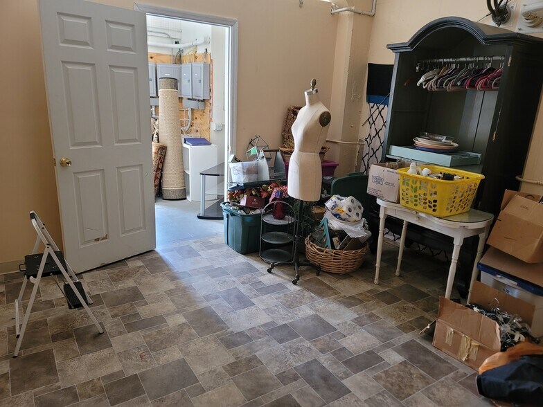More Photos Of 22 Van Buren Ave, Floral Park Warehouse For Lease