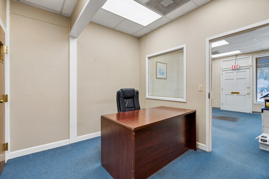 More Photos Of 713 Anderson St, Belton Office For Sale