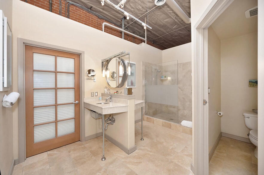 More Photos Of 2101 28th St, Sacramento Warehouse For Sale