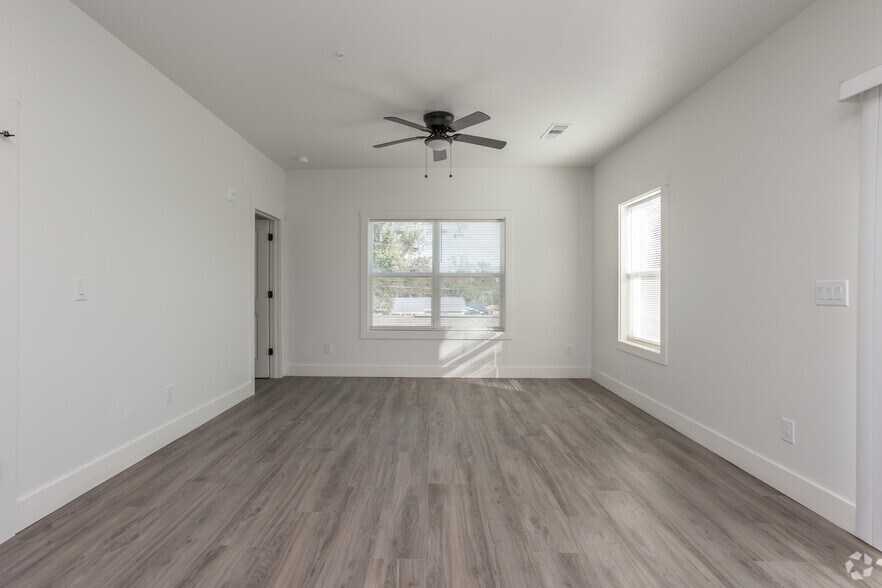 More Photos Of 300 Elm St, Hogansville Apartments For Sale